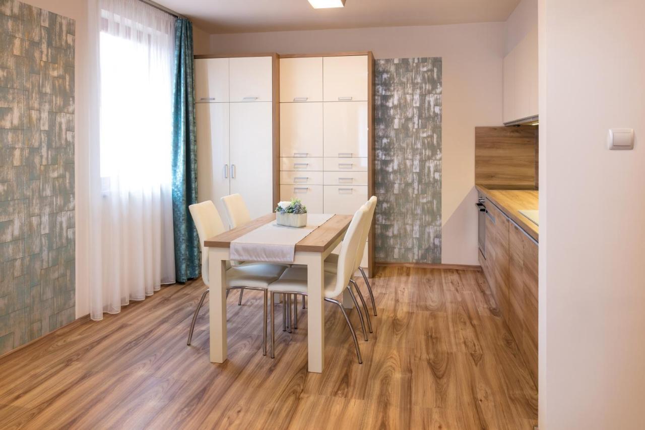 Foter Rezidencia Apartment Gyor Exterior photo